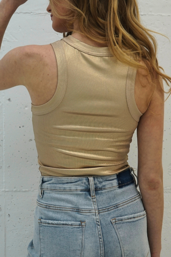 Metallic Formfitting Tank