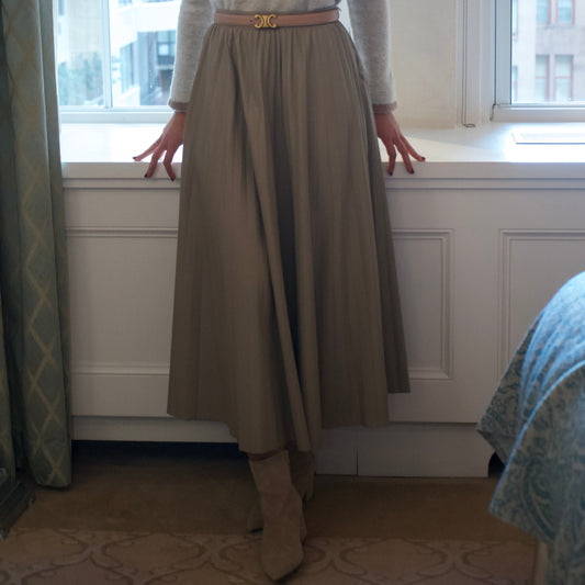 Pleated long skirt